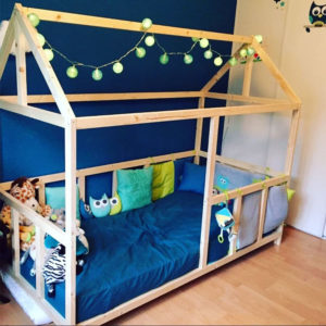 Chambre avec lit cabane montessori