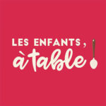 Les enfants à table
