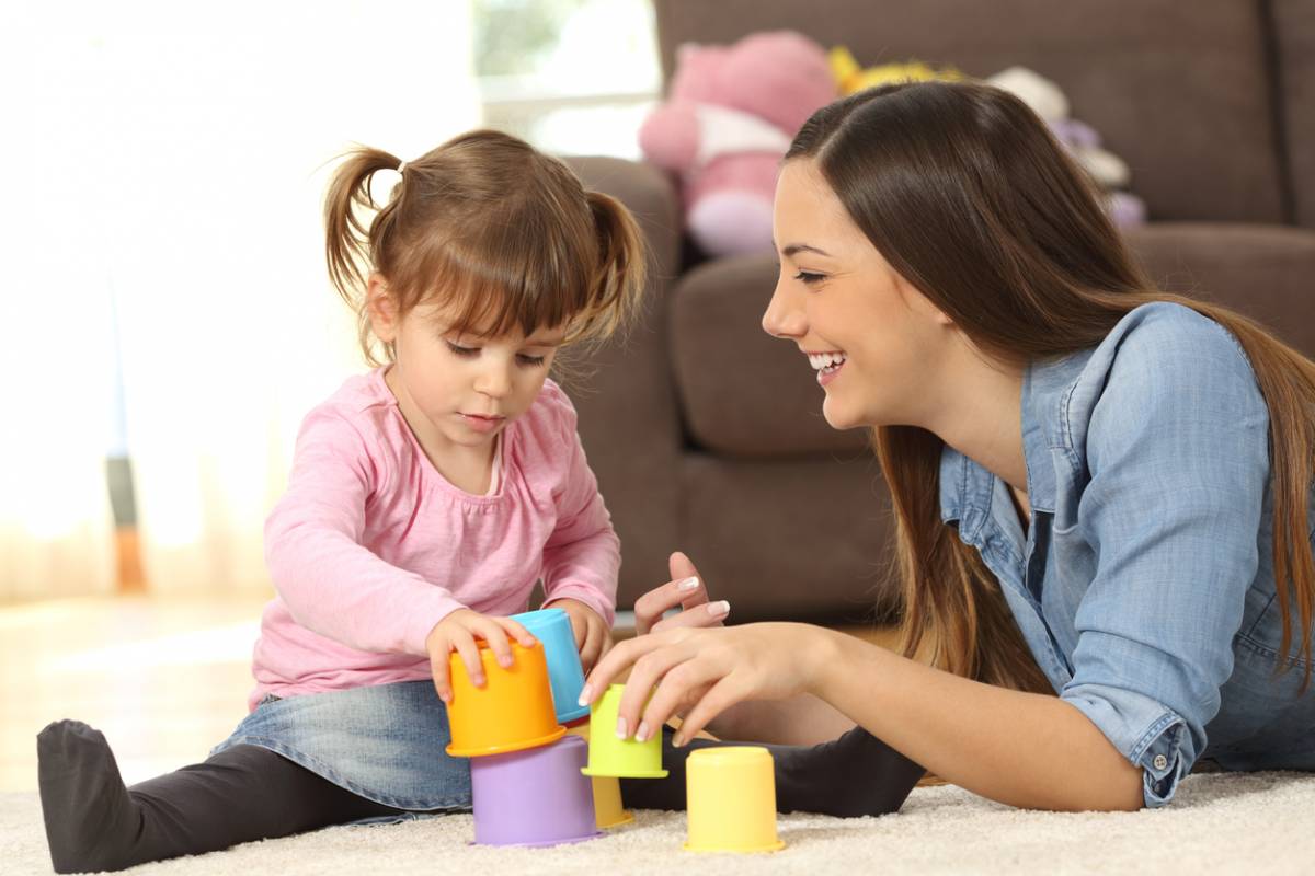 Nounou et auxiliaire familiale à domicile